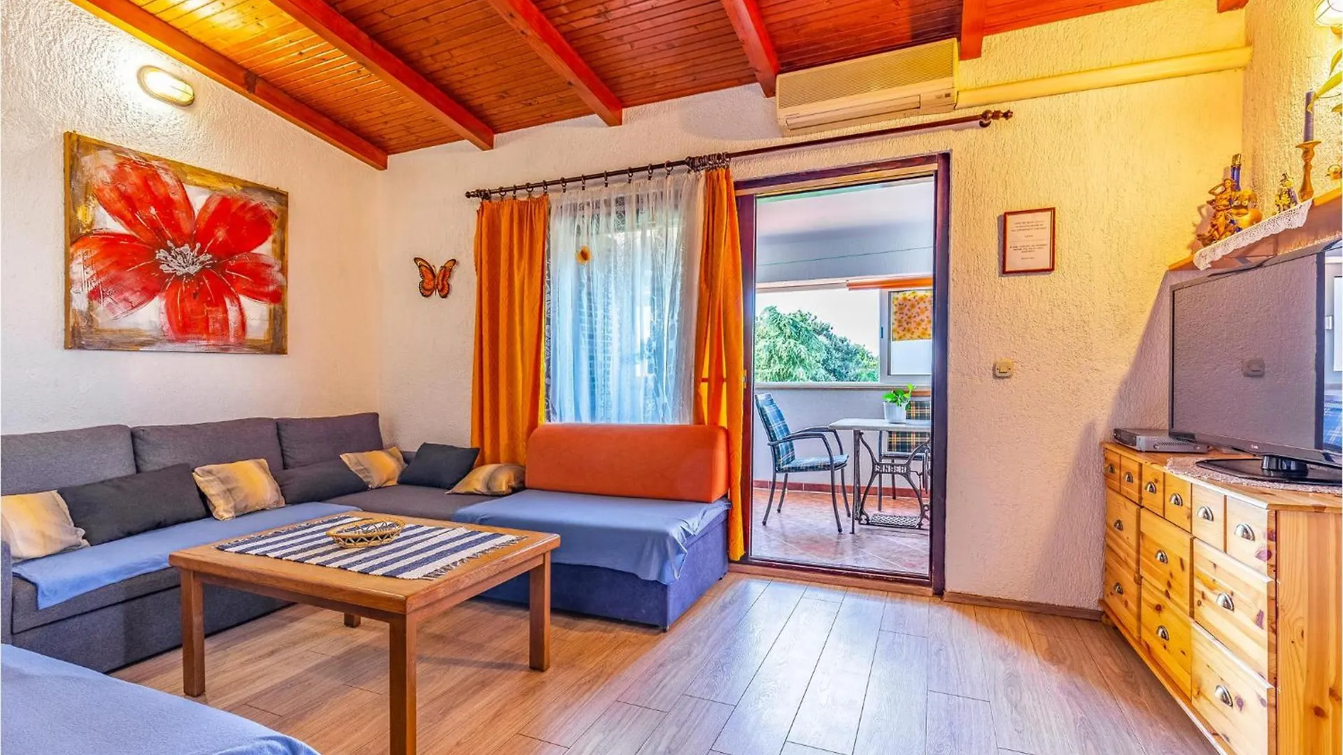 Lovely Apartment In Pula With Wifi 0*,